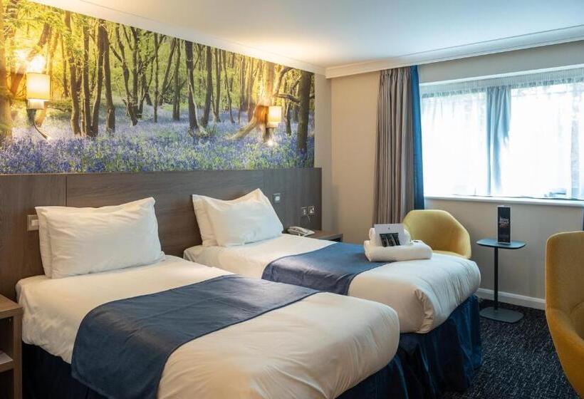 Burleigh Court Hotel And Leisure