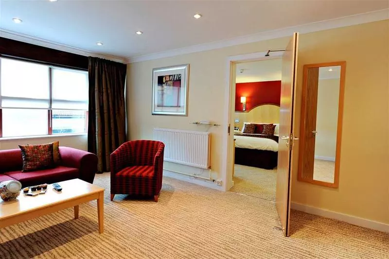 Burleigh Court Hotel And Leisure