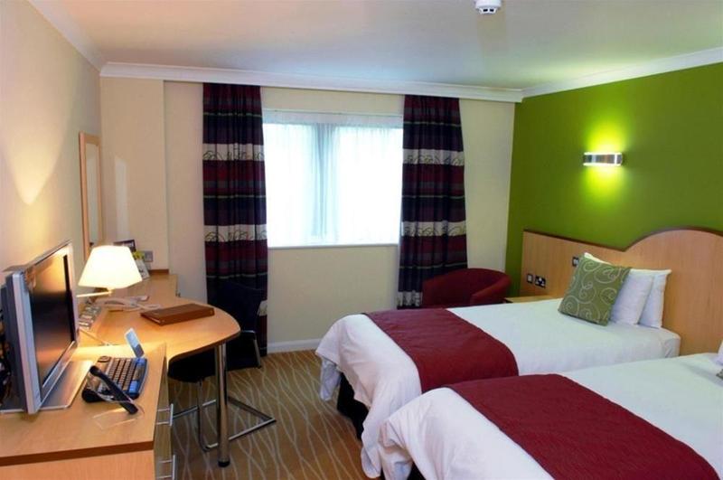 Burleigh Court Hotel And Leisure