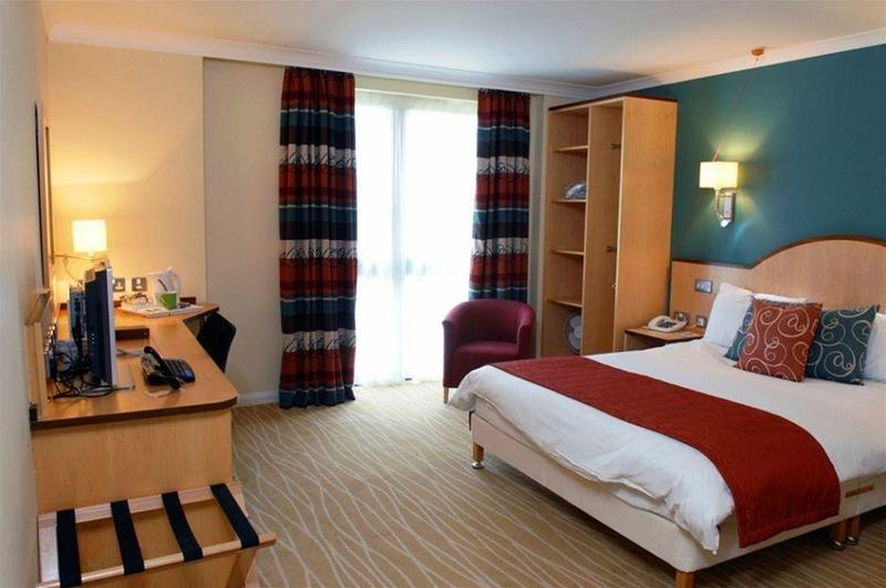 Burleigh Court Hotel And Leisure