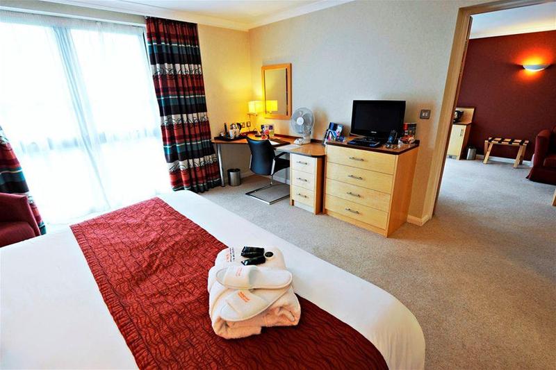 Burleigh Court Hotel And Leisure