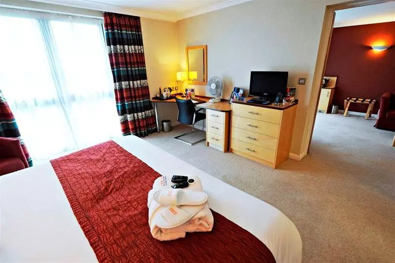 Burleigh Court Hotel And Leisure