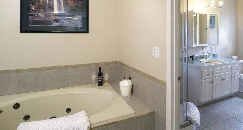 Hotel Above The Beach Guest Suites