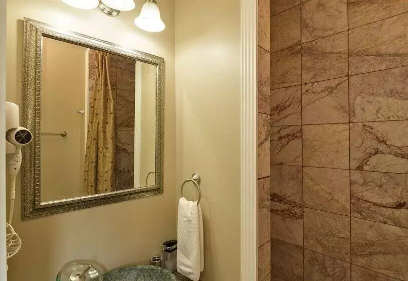 Hotel Above The Beach Guest Suites