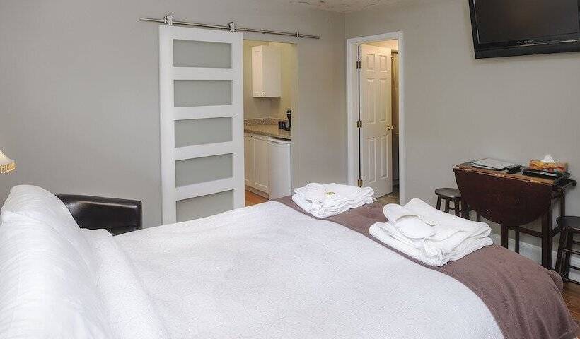 Hotel Above The Beach Guest Suites