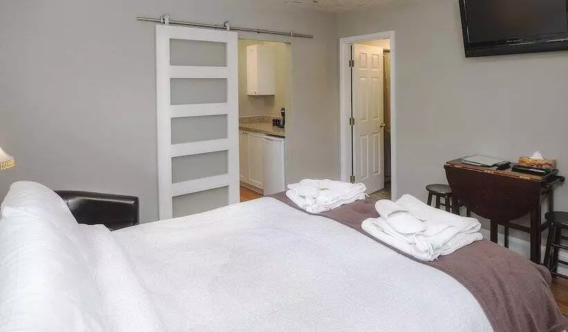 Hotel Above The Beach Guest Suites