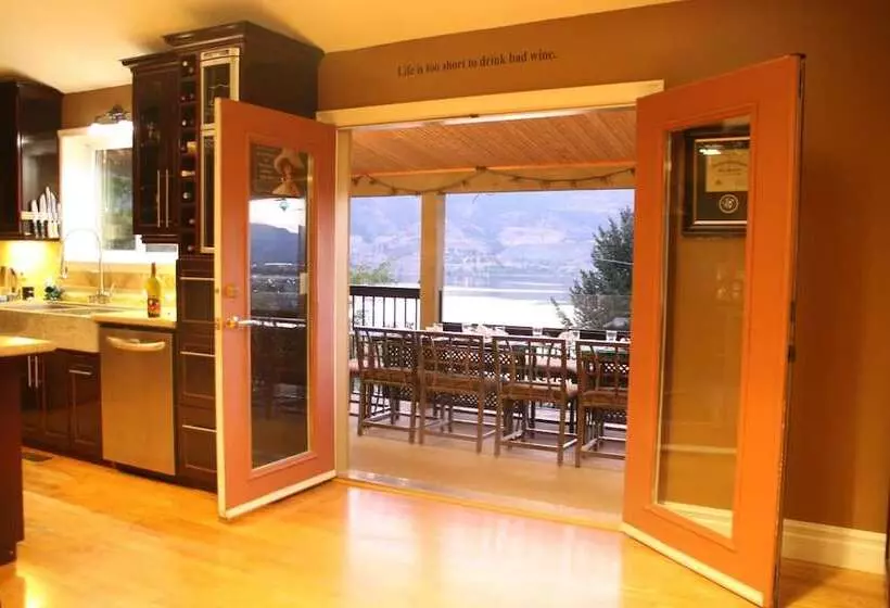 Hotel Above The Beach Guest Suites