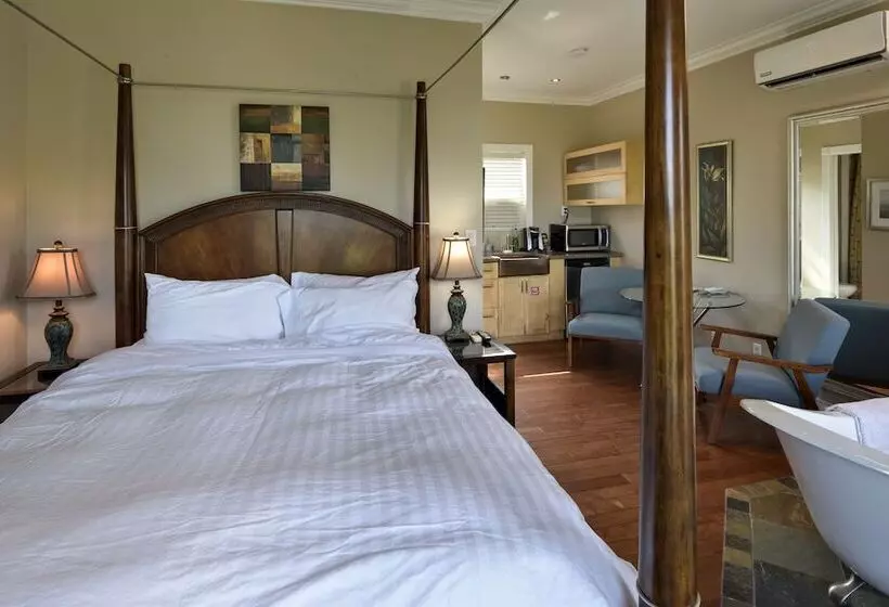 Hotel Above The Beach Guest Suites