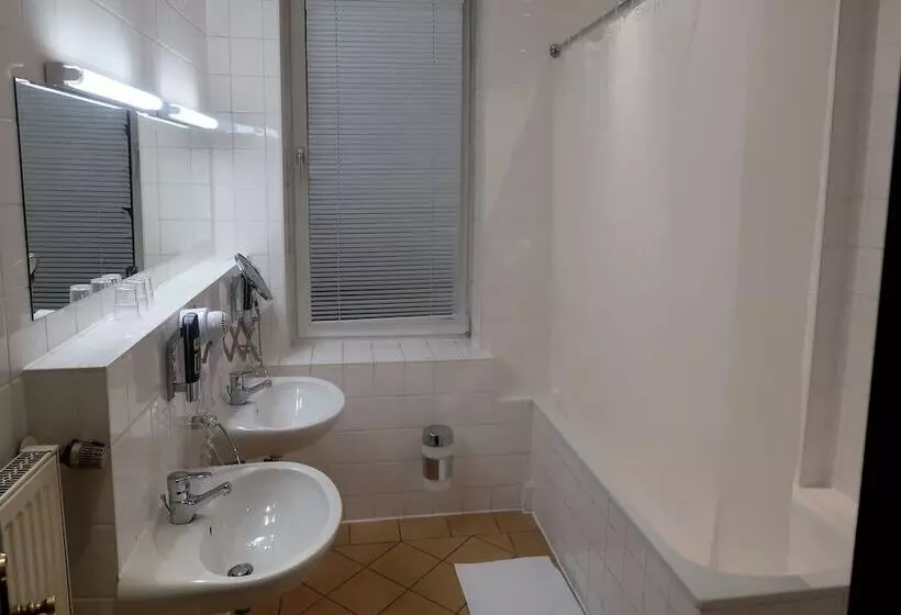 فندق Adler Leipzig