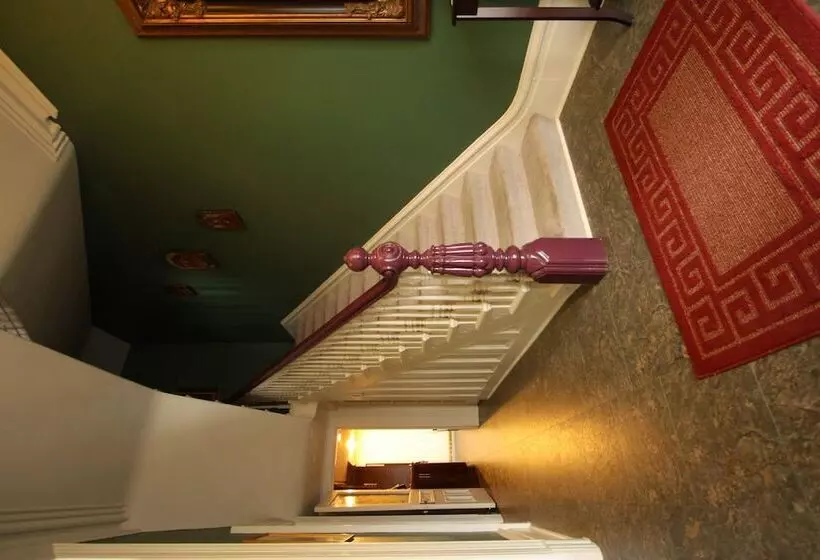 Отель Balmoral House Bed & Breakfast