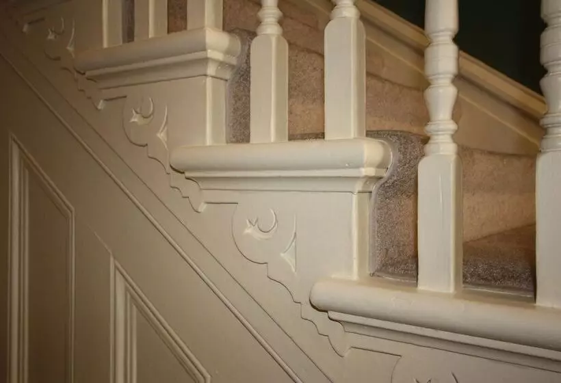 Отель Balmoral House Bed & Breakfast