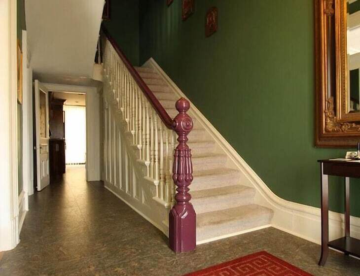 هتل Balmoral House Bed & Breakfast