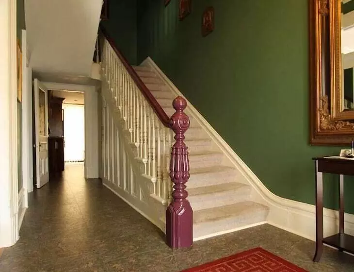 Отель Balmoral House Bed & Breakfast