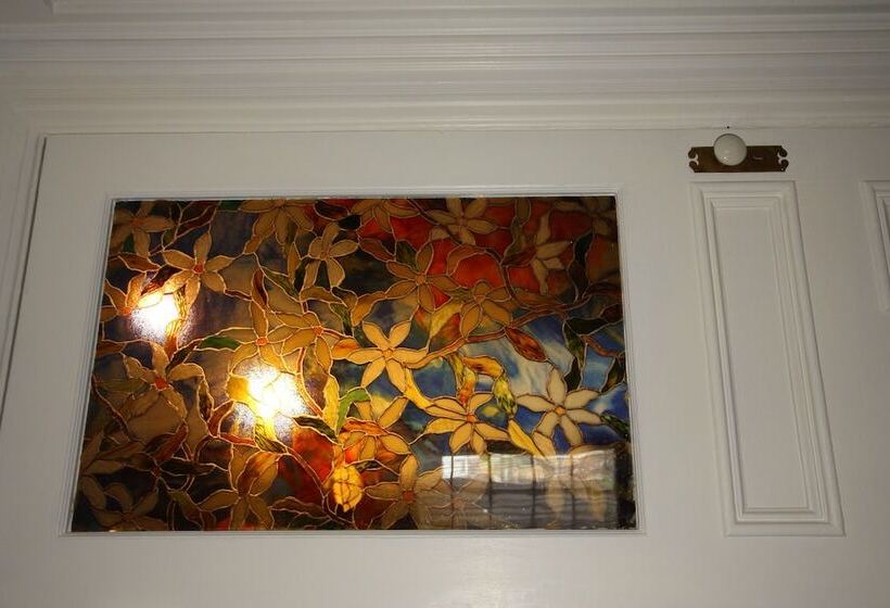 هتل Balmoral House Bed & Breakfast