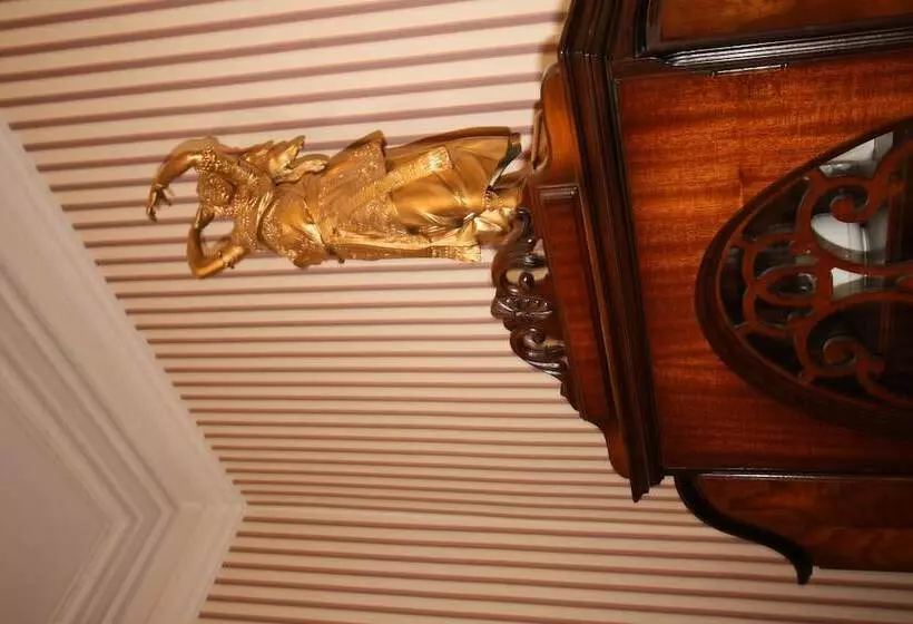 Отель Balmoral House Bed & Breakfast