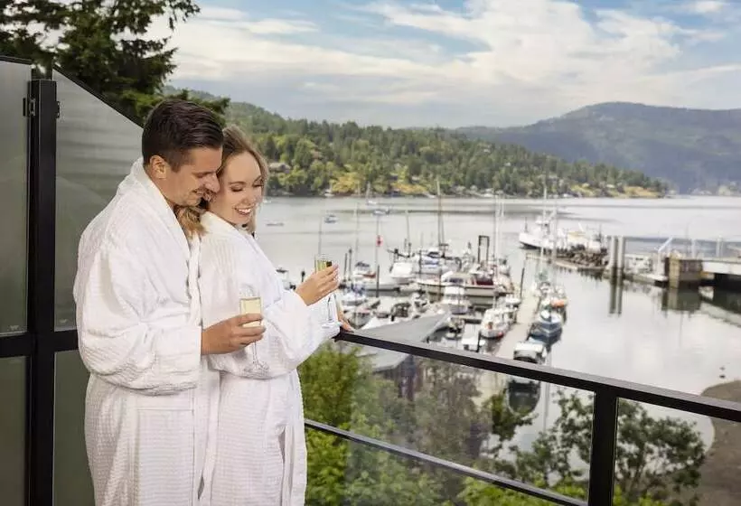 בית מלון כפרי Brentwood Bay Resort & Spa