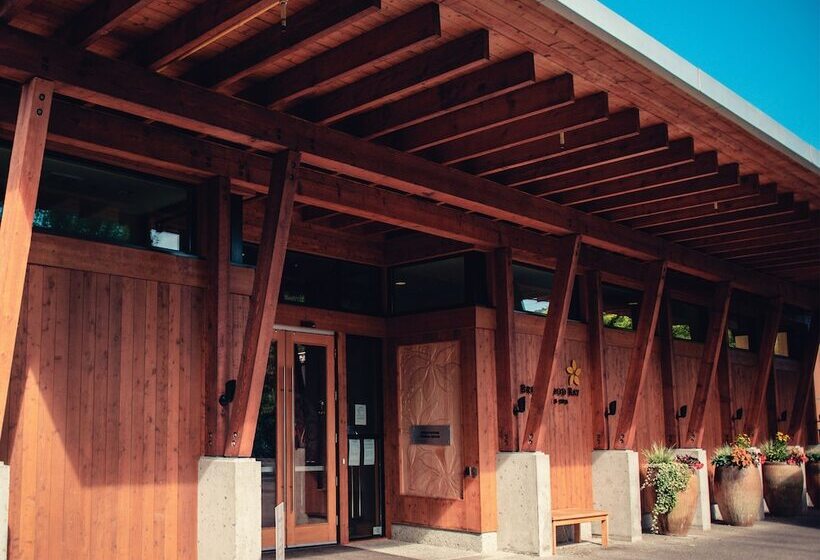 Отель Brentwood Bay Resort & Spa