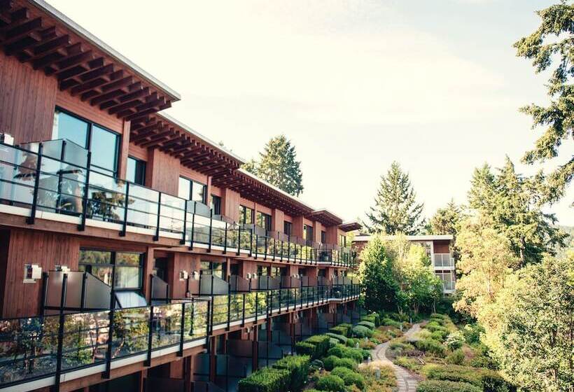 Отель Brentwood Bay Resort & Spa