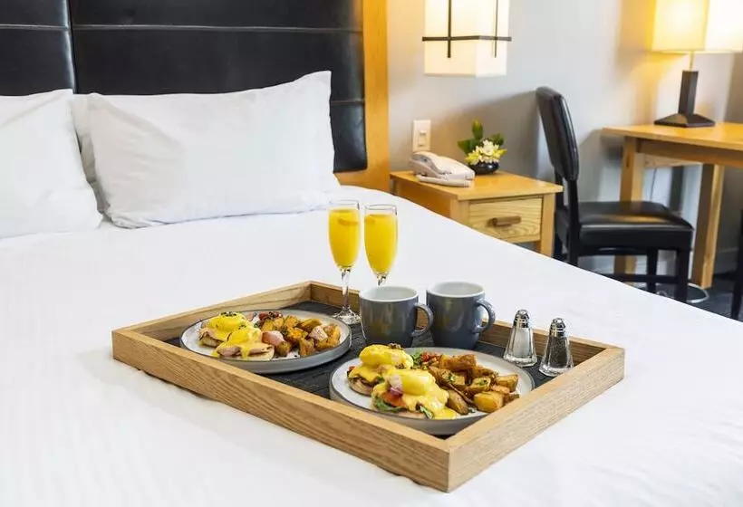 בית מלון כפרי Brentwood Bay Resort & Spa