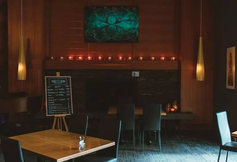 בית מלון כפרי Brentwood Bay Resort & Spa