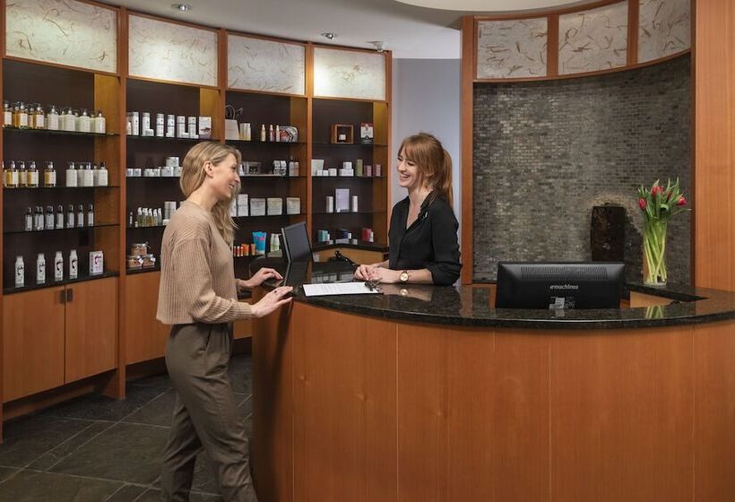 Отель Brentwood Bay Resort & Spa