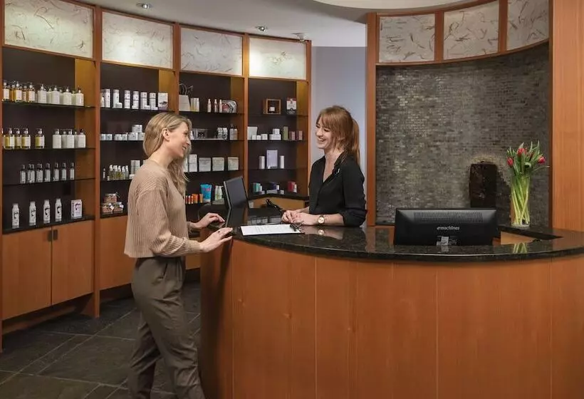 בית מלון כפרי Brentwood Bay Resort & Spa