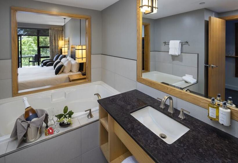 Отель Brentwood Bay Resort & Spa