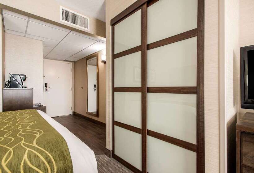 هتل Comfort Inn & Suites