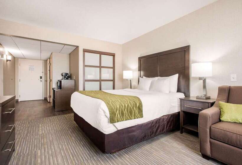 هتل Comfort Inn & Suites