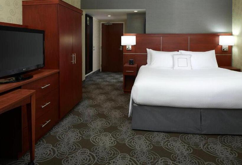 هتل Courtyard By Marriott Montreal Airport