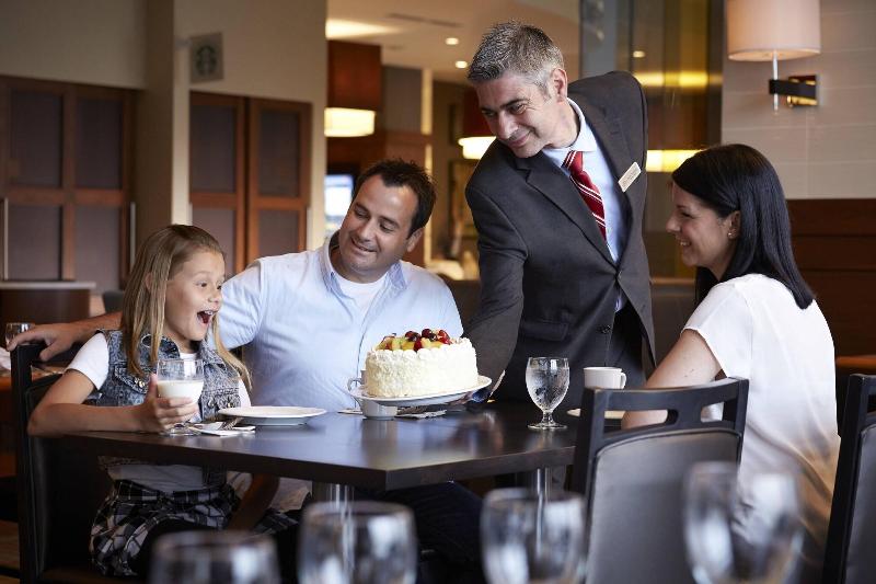 هتل Courtyard By Marriott Montreal Airport