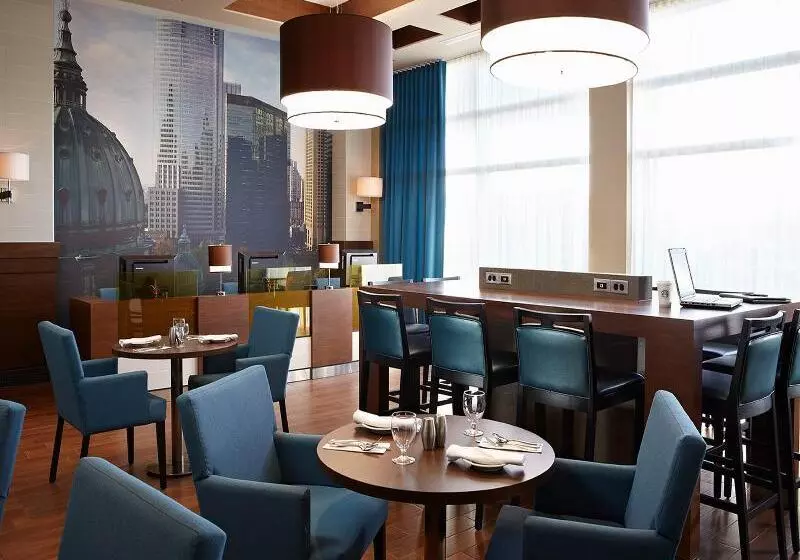 هتل Courtyard By Marriott Montreal Airport