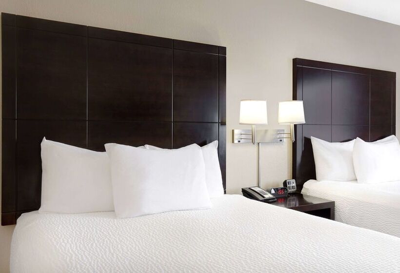 هتل Days Inn By Wyndham Medicine Hat