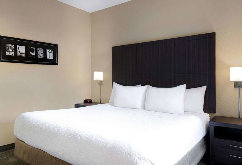 هتل Days Inn By Wyndham Medicine Hat