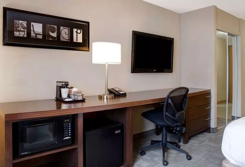 호텔 Days Inn By Wyndham Medicine Hat