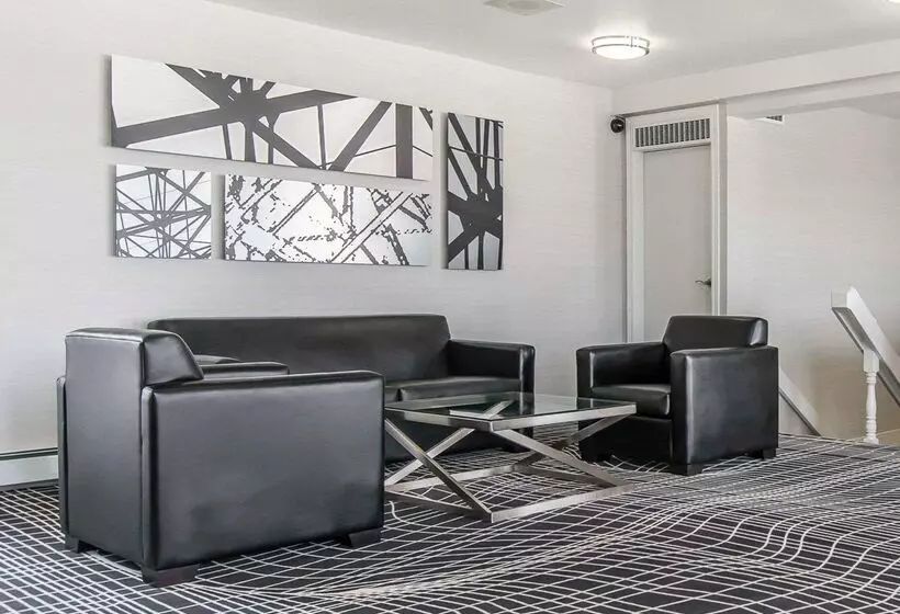 בית מלון כפרי Econo Lodge New Liskeard