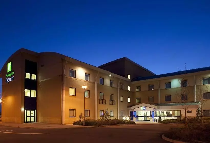 호텔 Holiday Inn Express Cardiff Airport By Ihg