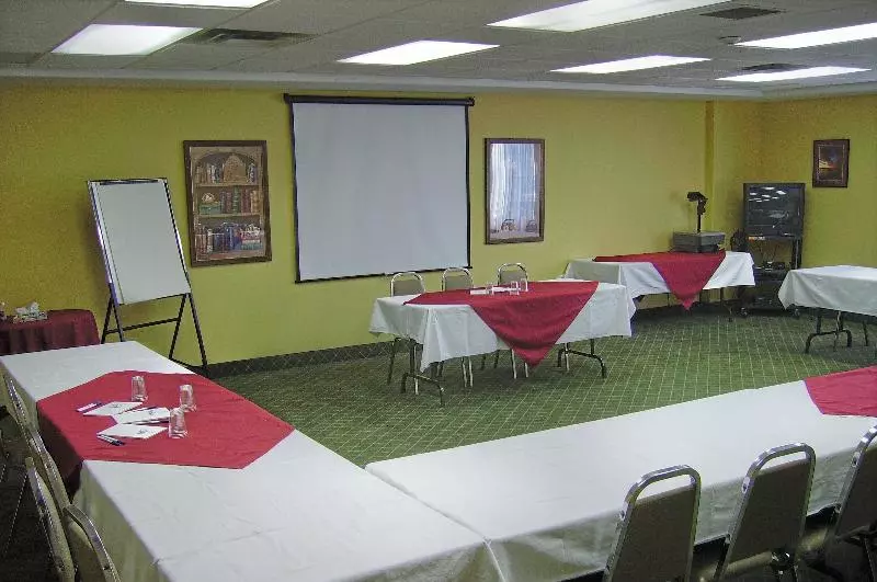 هتل Holiday Inn Express Dryden, An Ihg