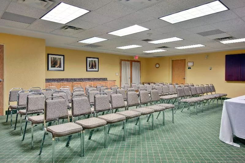 هتل Holiday Inn Express Dryden, An Ihg