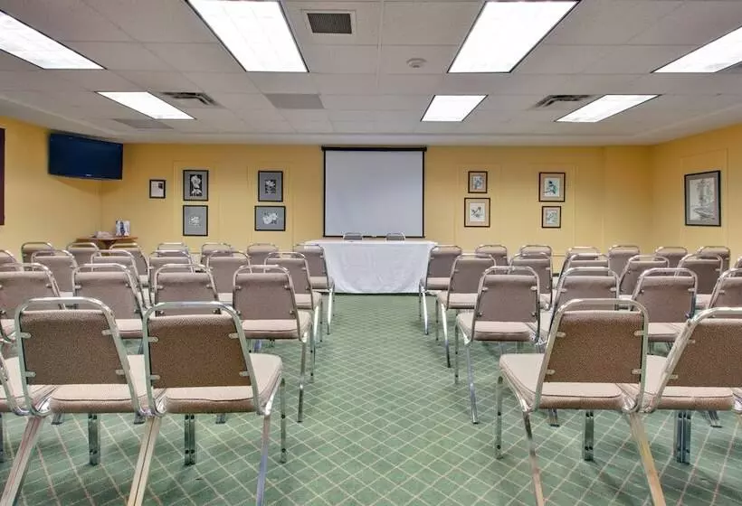 هتل Holiday Inn Express Dryden, An Ihg