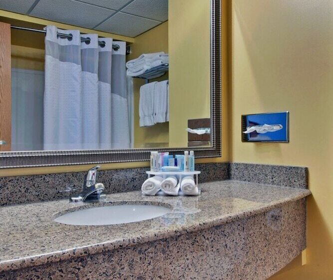 هتل Holiday Inn Express Dryden, An Ihg