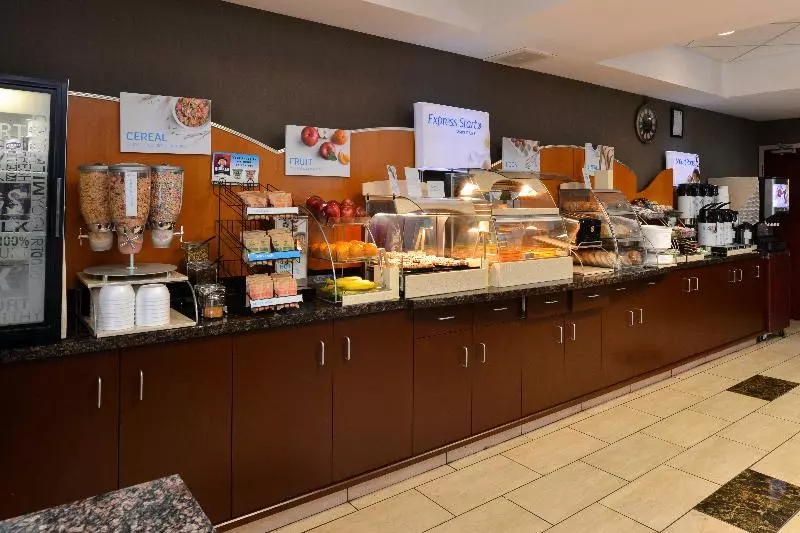 בית מלון כפרי Holiday Inn Express Edmonton North, An Ihg