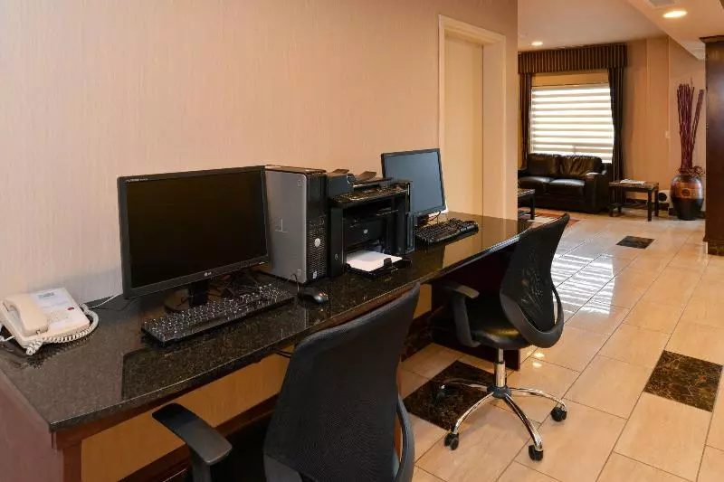 בית מלון כפרי Holiday Inn Express Edmonton North, An Ihg