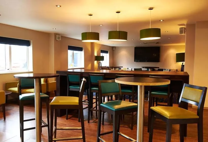 فندق Holiday Inn Express Manchester Airport, An Ihg
