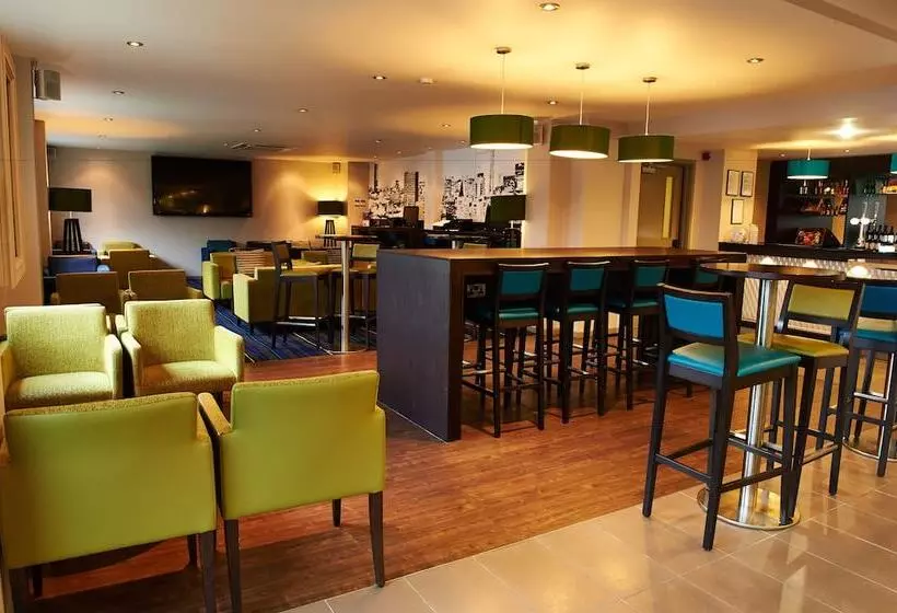 فندق Holiday Inn Express Manchester Airport, An Ihg