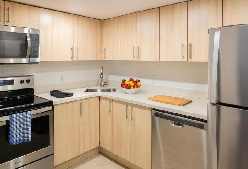 هتل Holiday Inn Express & Suites Halifax Bedford, An Ihg