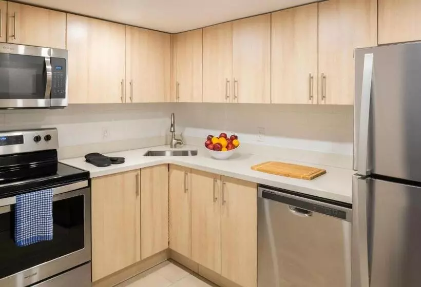 Отель Holiday Inn Express & Suites Halifax   Bedford, An Ihg