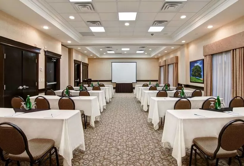 Отель Homewood Suites By Hilton Burlington