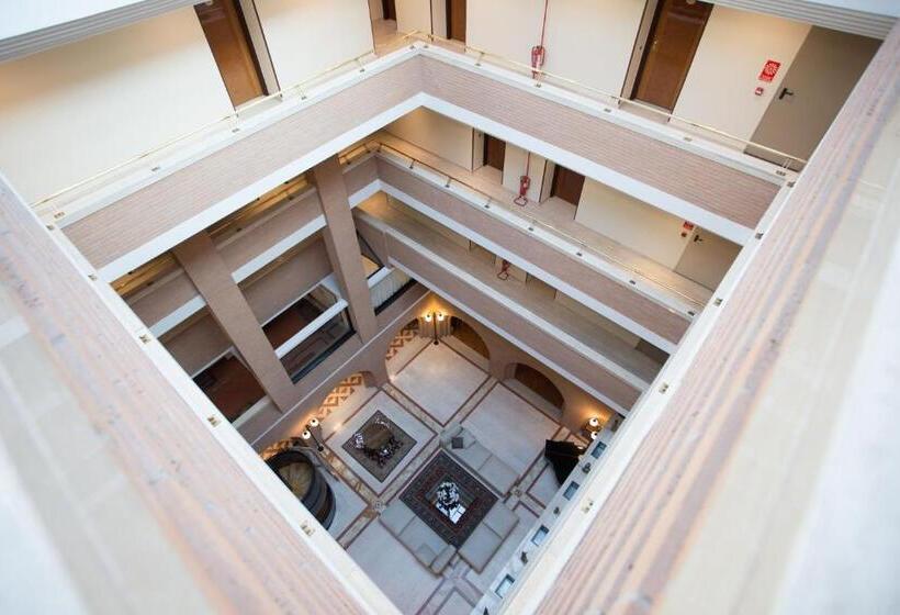 هتل Hostellerie Du Cheval Blanc