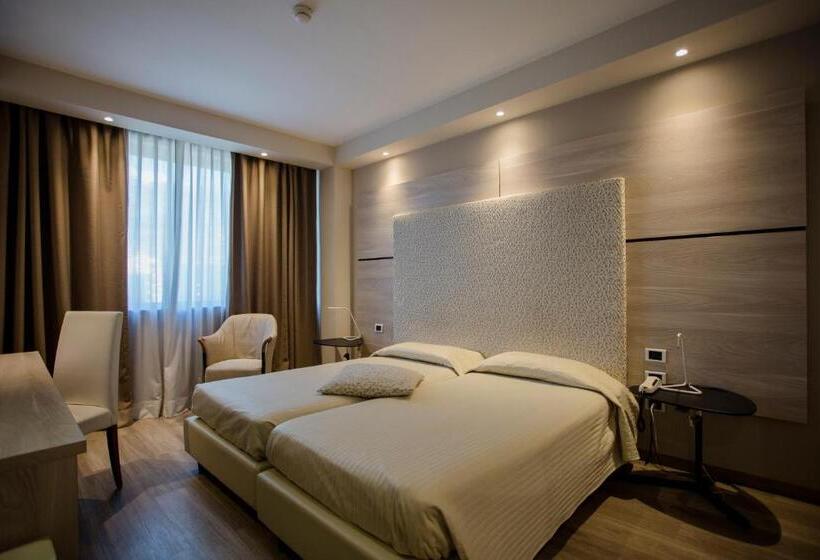 هتل Hostellerie Du Cheval Blanc